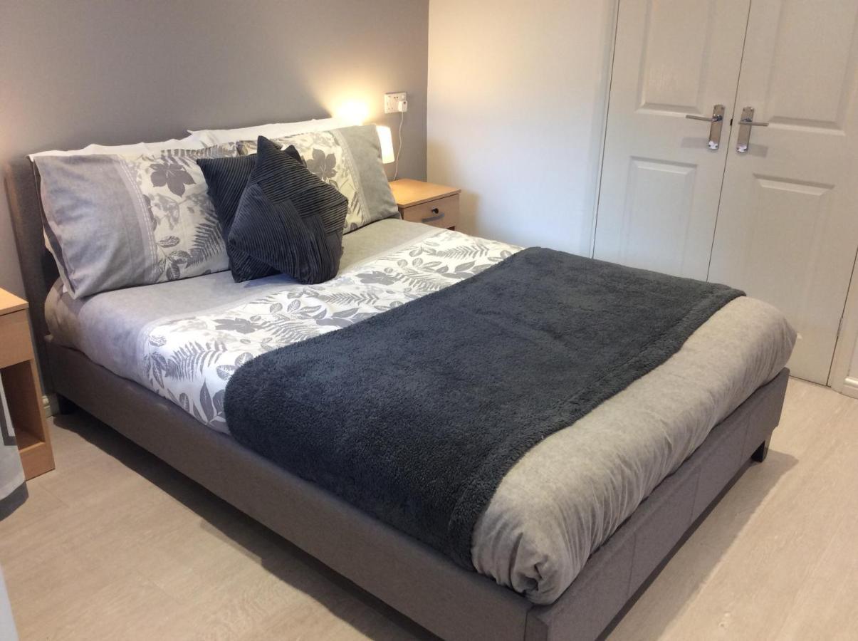 Апартаменты Spacious Ground Floor Studio Flat - Easy Access To Stansted Airport, London And Cambridge Бишопс-Стортфорд Экстерьер фото