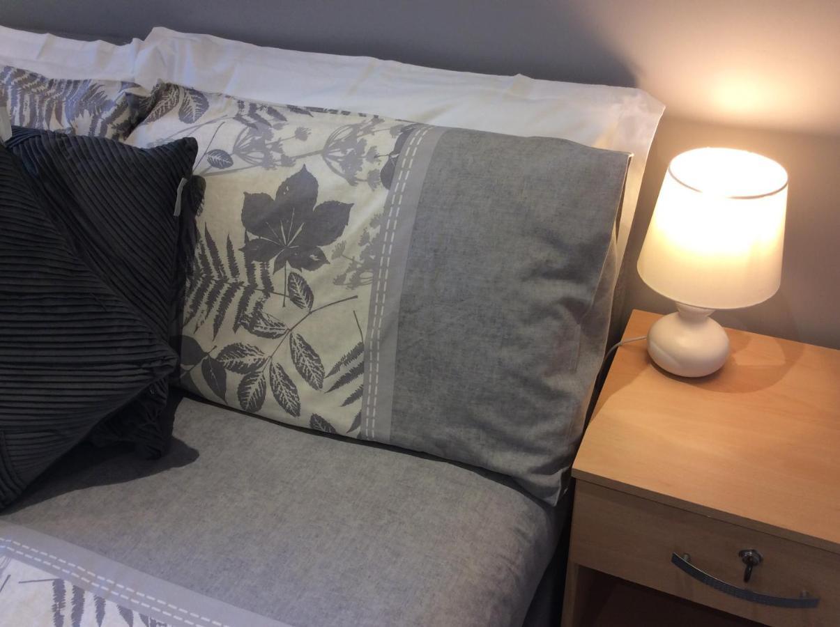 Апартаменты Spacious Ground Floor Studio Flat - Easy Access To Stansted Airport, London And Cambridge Бишопс-Стортфорд Экстерьер фото