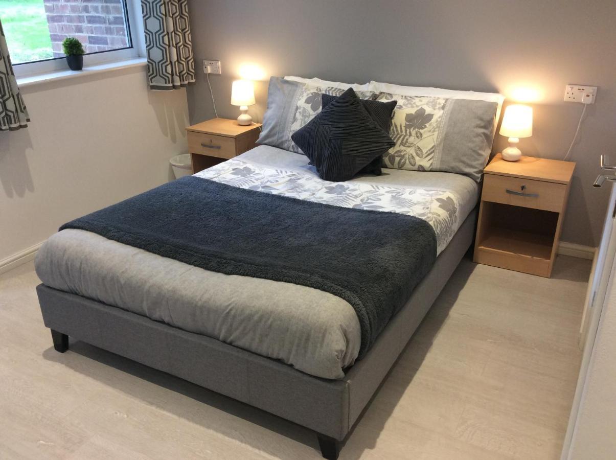 Апартаменты Spacious Ground Floor Studio Flat - Easy Access To Stansted Airport, London And Cambridge Бишопс-Стортфорд Экстерьер фото