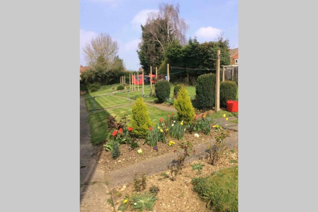 Апартаменты Spacious Ground Floor Studio Flat - Easy Access To Stansted Airport, London And Cambridge Бишопс-Стортфорд Экстерьер фото