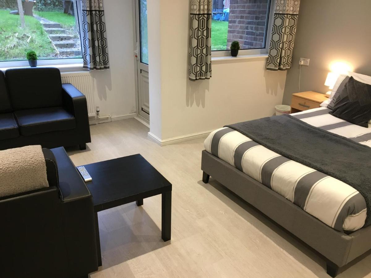 Апартаменты Spacious Ground Floor Studio Flat - Easy Access To Stansted Airport, London And Cambridge Бишопс-Стортфорд Экстерьер фото
